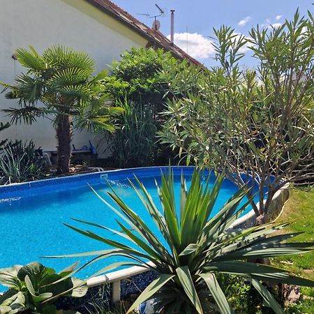 Farm Stay Nh Stables Nyrany Екстер'єр фото