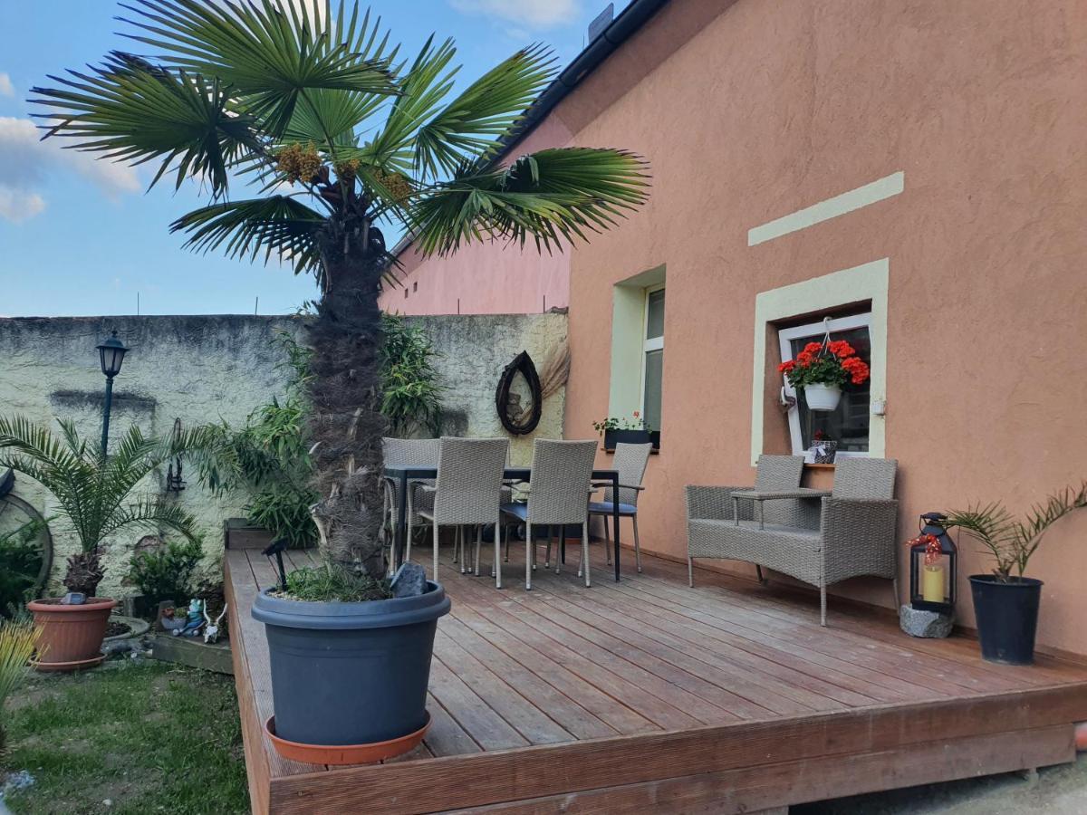 Farm Stay Nh Stables Nyrany Екстер'єр фото