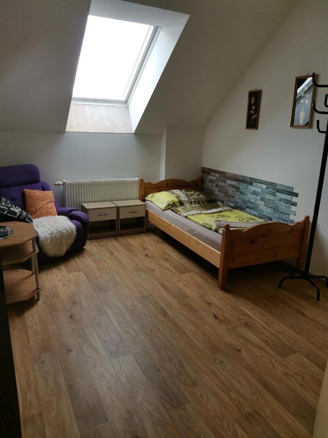 Farm Stay Nh Stables Nyrany Екстер'єр фото