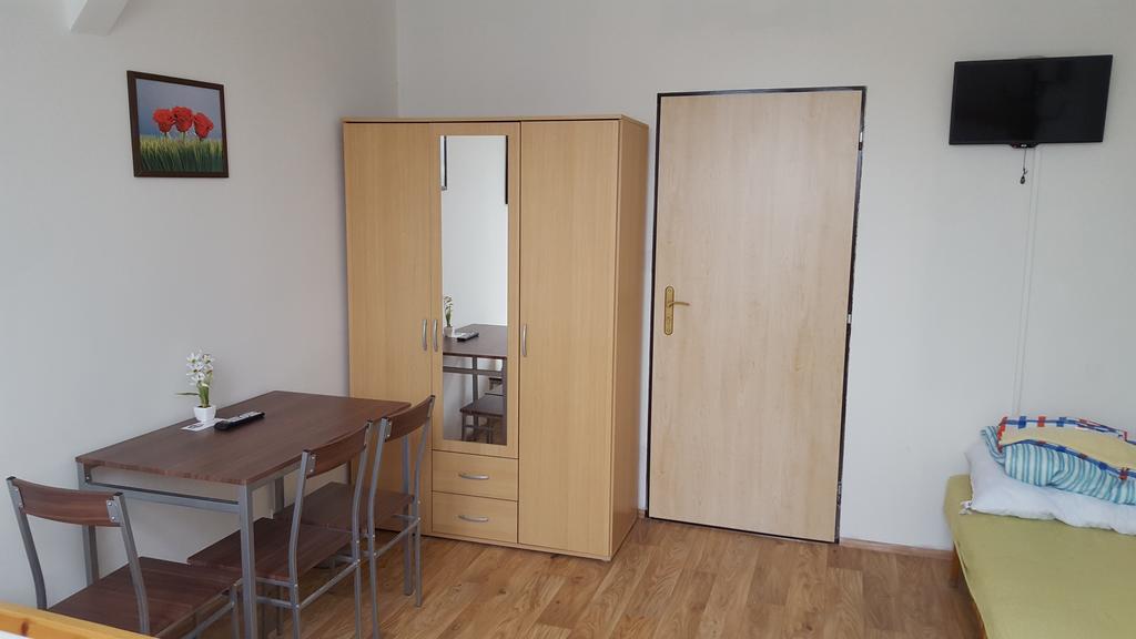 Farm Stay Nh Stables Nyrany Екстер'єр фото