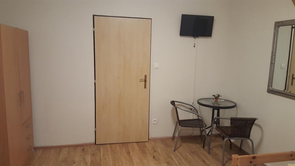 Farm Stay Nh Stables Nyrany Екстер'єр фото