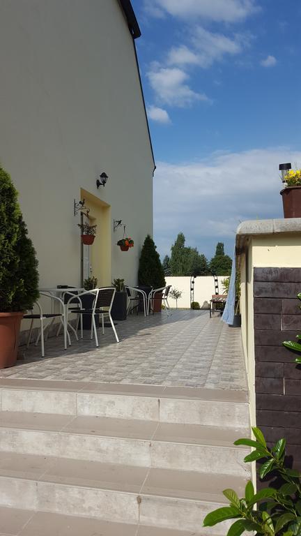 Farm Stay Nh Stables Nyrany Екстер'єр фото