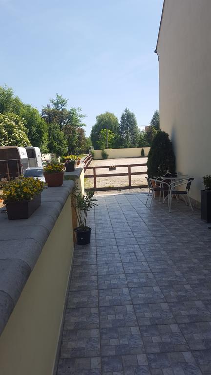 Farm Stay Nh Stables Nyrany Екстер'єр фото