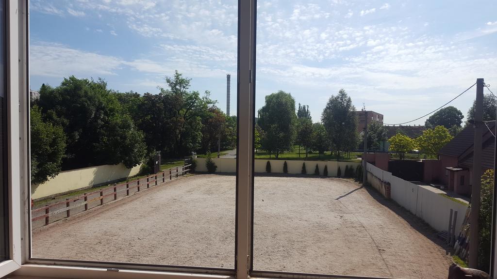 Farm Stay Nh Stables Nyrany Екстер'єр фото