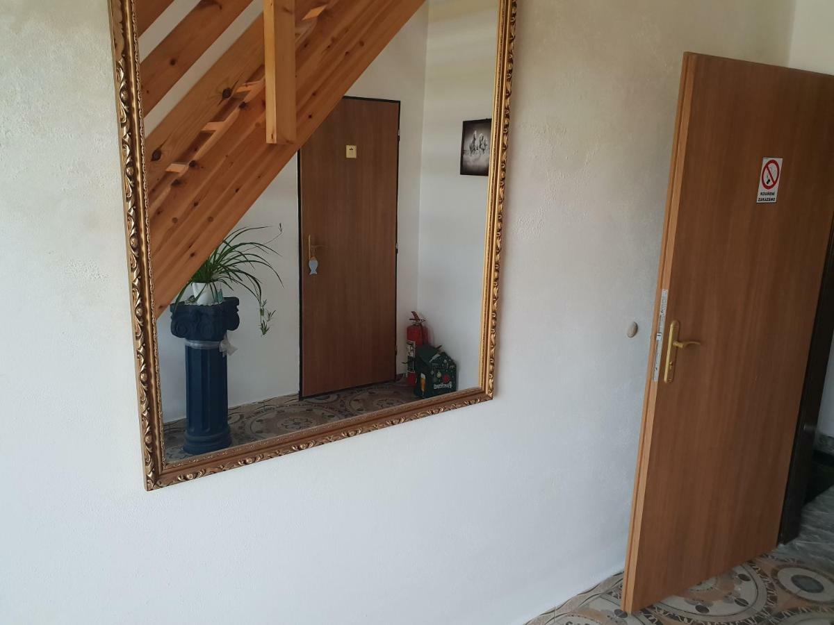 Farm Stay Nh Stables Nyrany Екстер'єр фото