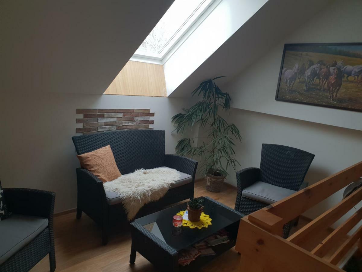 Farm Stay Nh Stables Nyrany Екстер'єр фото