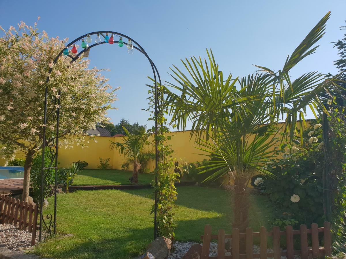 Farm Stay Nh Stables Nyrany Екстер'єр фото