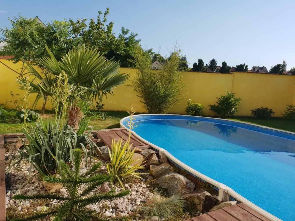 Farm Stay Nh Stables Nyrany Екстер'єр фото